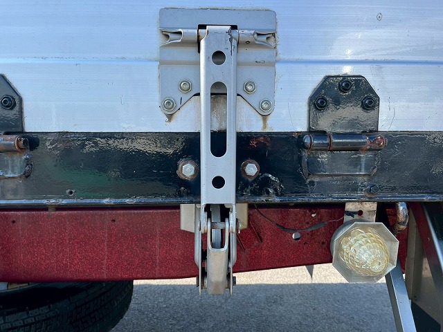 3軸1デフ★KS-!★スス焼き不要★エンジンリターダ★7速MT|中古トラックの販売・買取・査定のアイナビ