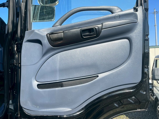 3軸1デフ★KS-!★スス焼き不要★エンジンリターダ★7速MT|中古トラックの販売・買取・査定のアイナビ