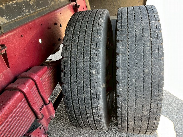 3軸1デフ★KS-!★スス焼き不要★エンジンリターダ★7速MT|中古トラックの販売・買取・査定のアイナビ