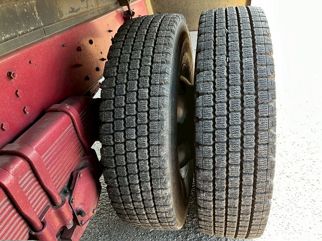 3軸1デフ★KS-!★スス焼き不要★エンジンリターダ★7速MT|中古トラックの販売・買取・査定のアイナビ