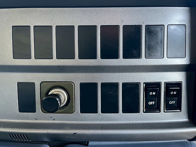 3軸1デフ★KS-!★スス焼き不要★エンジンリターダ★7速MT|中古トラックの販売・買取・査定のアイナビ