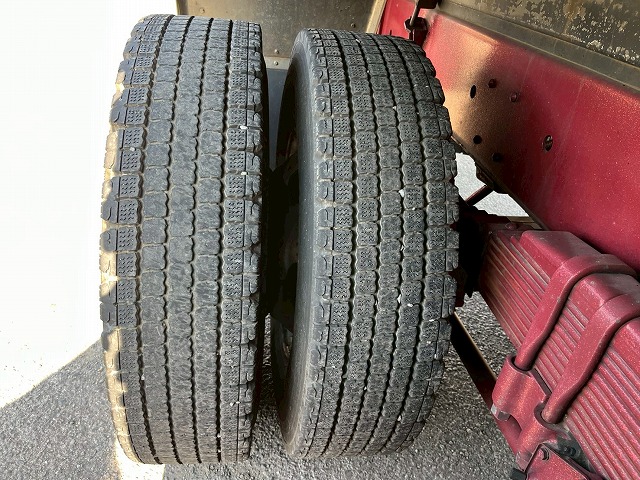 3軸1デフ★KS-!★スス焼き不要★エンジンリターダ★7速MT|中古トラックの販売・買取・査定のアイナビ