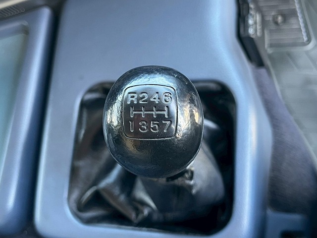 3軸1デフ★KS-!★スス焼き不要★エンジンリターダ★7速MT|中古トラックの販売・買取・査定のアイナビ