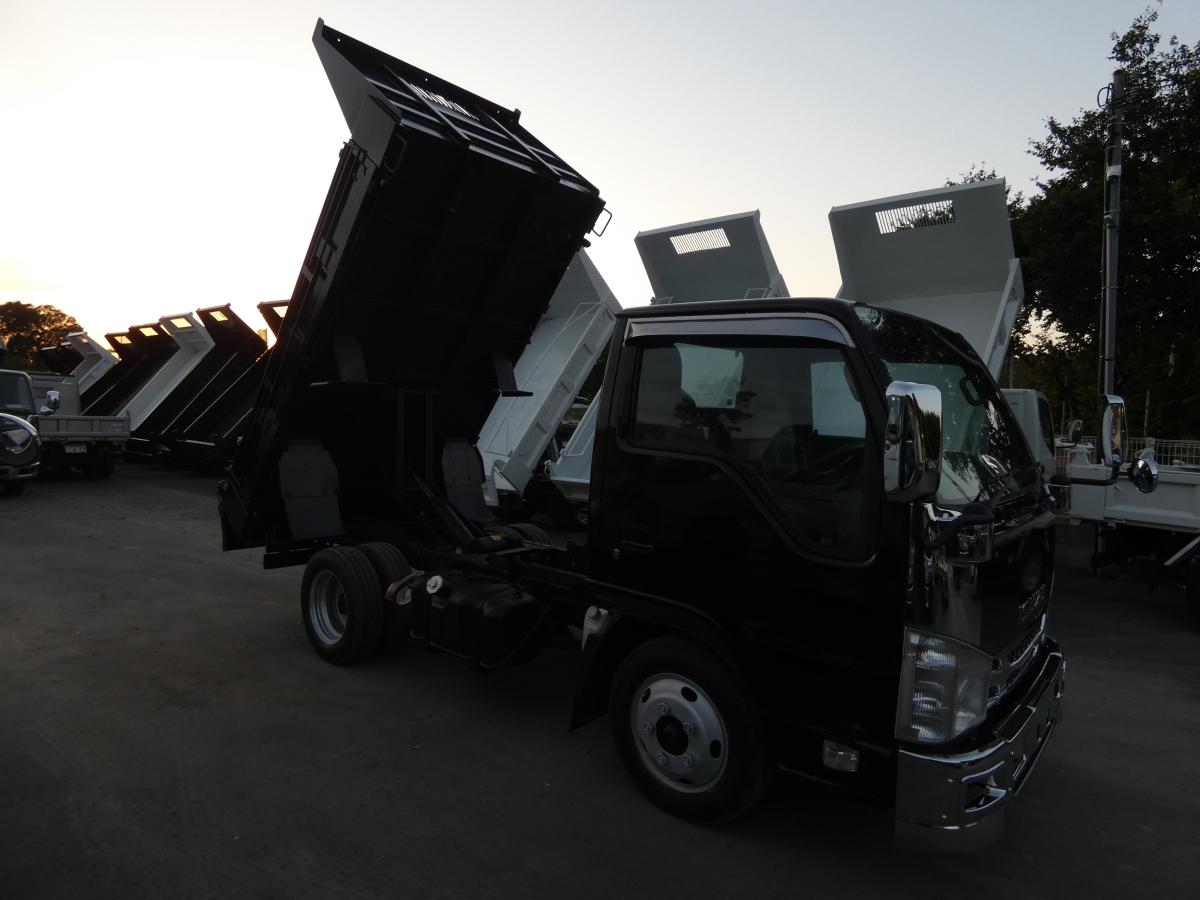 2トン マニュアル ダンプ 251035|中古トラックの販売・買取・査定のアイナビ