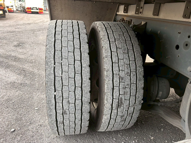 【ハイルーフ×センターロール×7速MT】日野/プロフィア|中古トラックの販売・買取・査定のアイナビ