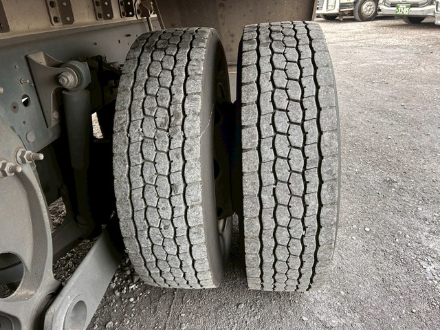 【ハイルーフ×センターロール×7速MT】日野/プロフィア|中古トラックの販売・買取・査定のアイナビ