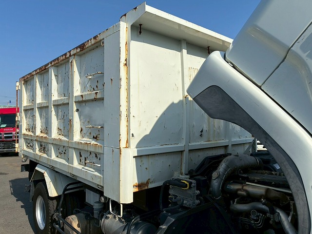 保証対象車両ベッドレスリアゲート観音扉220馬力|中古トラックの販売・買取・査定のアイナビ