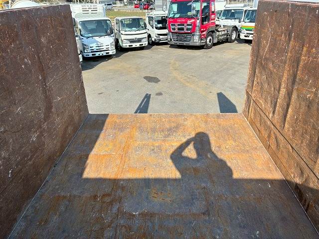 保証対象車両ベッドレスリアゲート観音扉220馬力|中古トラックの販売・買取・査定のアイナビ