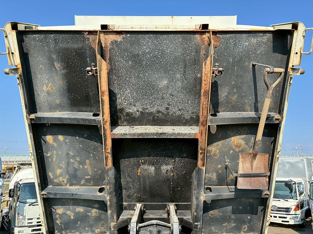 保証対象車両ベッドレスリアゲート観音扉220馬力|中古トラックの販売・買取・査定のアイナビ