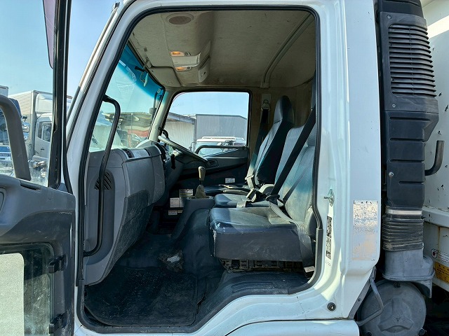 保証対象車両ベッドレスリアゲート観音扉220馬力|中古トラックの販売・買取・査定のアイナビ