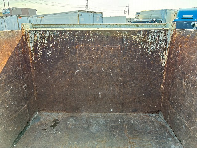 保証対象車両ベッドレスリアゲート観音扉220馬力|中古トラックの販売・買取・査定のアイナビ