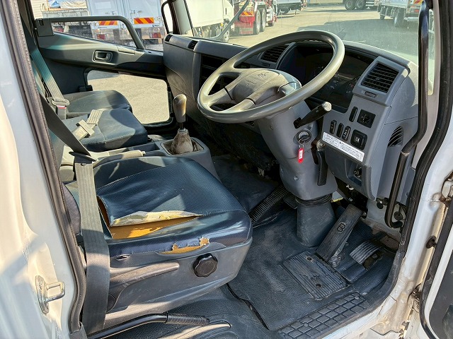 保証対象車両ベッドレスリアゲート観音扉220馬力|中古トラックの販売・買取・査定のアイナビ