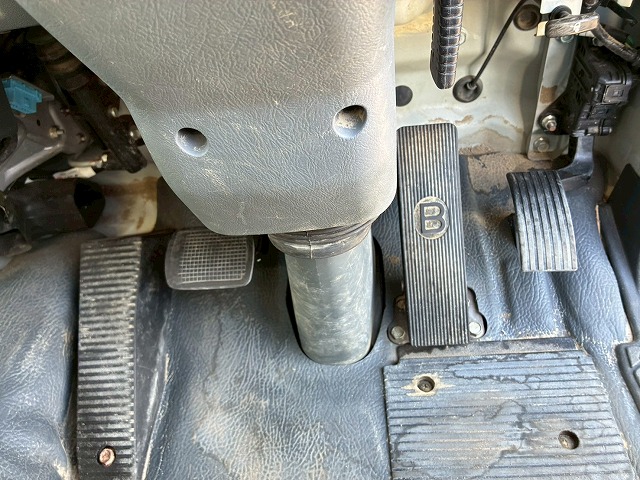 保証対象車両ベッドレスリアゲート観音扉220馬力|中古トラックの販売・買取・査定のアイナビ