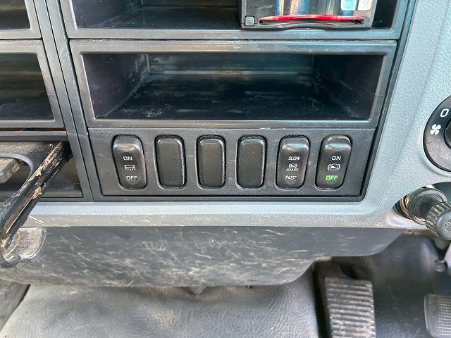 保証対象車両ベッドレスリアゲート観音扉220馬力|中古トラックの販売・買取・査定のアイナビ