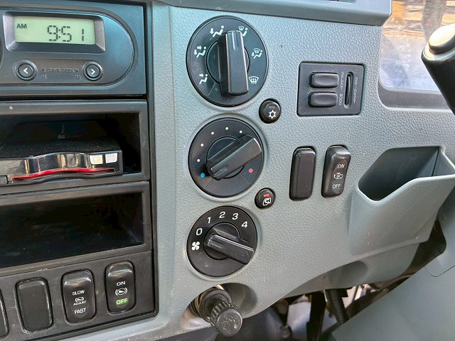 保証対象車両ベッドレスリアゲート観音扉220馬力|中古トラックの販売・買取・査定のアイナビ