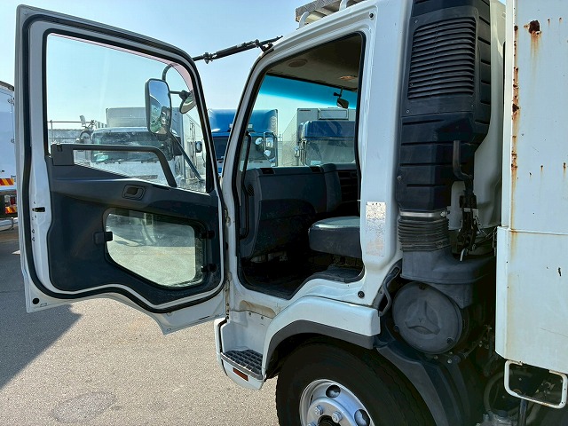 保証対象車両ベッドレスリアゲート観音扉220馬力|中古トラックの販売・買取・査定のアイナビ