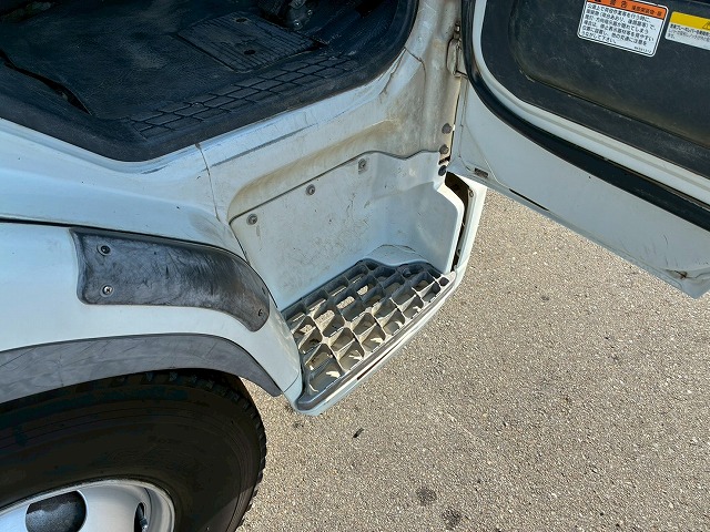 保証対象車両ベッドレスリアゲート観音扉220馬力|中古トラックの販売・買取・査定のアイナビ