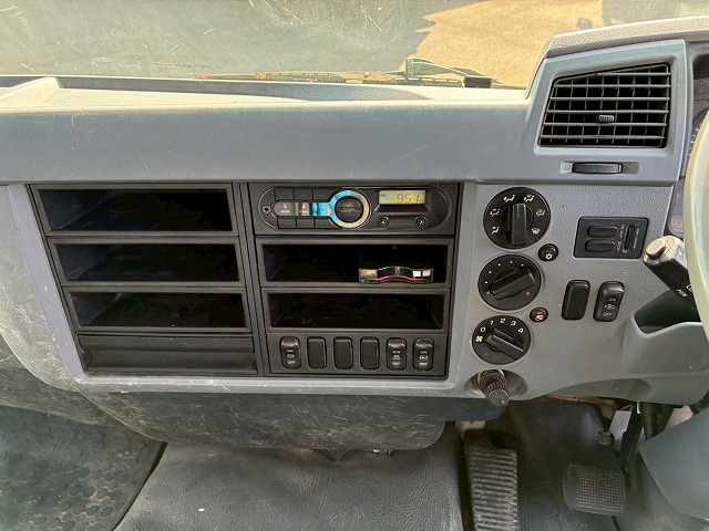 保証対象車両ベッドレスリアゲート観音扉220馬力|中古トラックの販売・買取・査定のアイナビ