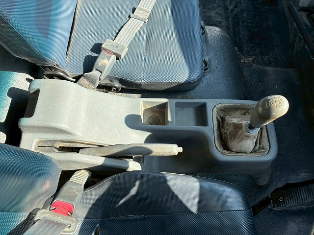 保証対象車両ベッドレスリアゲート観音扉220馬力|中古トラックの販売・買取・査定のアイナビ