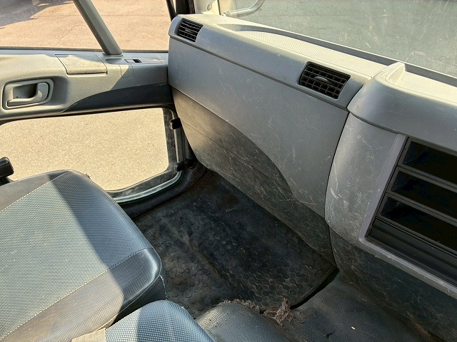 保証対象車両ベッドレスリアゲート観音扉220馬力|中古トラックの販売・買取・査定のアイナビ