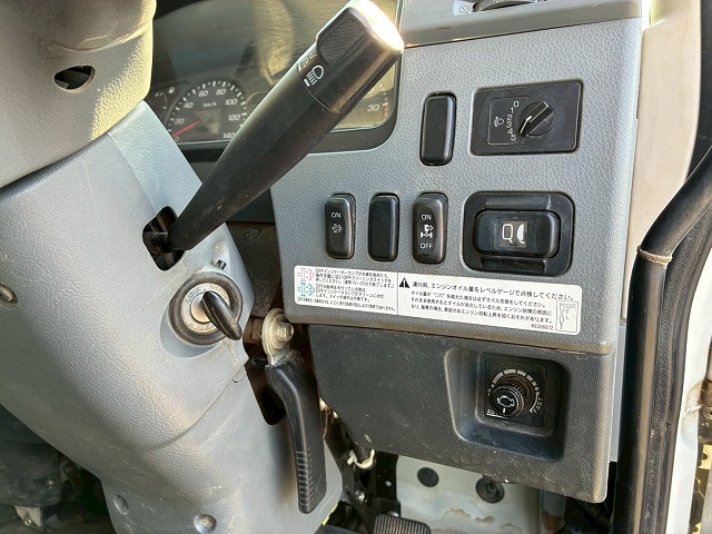 保証対象車両ベッドレスリアゲート観音扉220馬力|中古トラックの販売・買取・査定のアイナビ