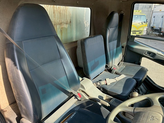 保証対象車両ベッドレスリアゲート観音扉220馬力|中古トラックの販売・買取・査定のアイナビ