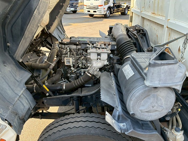 保証対象車両ベッドレスリアゲート観音扉220馬力|中古トラックの販売・買取・査定のアイナビ