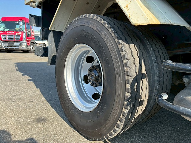 保証対象車両ベッドレスリアゲート観音扉220馬力|中古トラックの販売・買取・査定のアイナビ