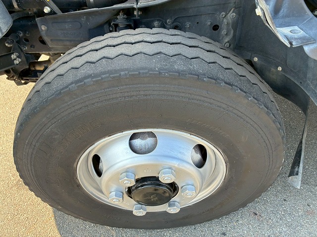 保証対象車両ベッドレスリアゲート観音扉220馬力|中古トラックの販売・買取・査定のアイナビ