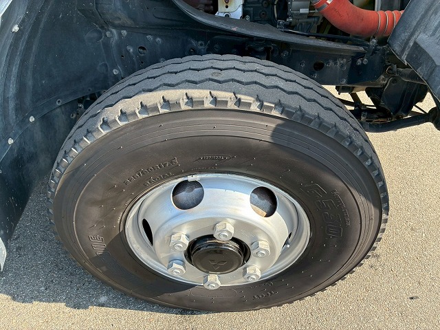 保証対象車両ベッドレスリアゲート観音扉220馬力|中古トラックの販売・買取・査定のアイナビ