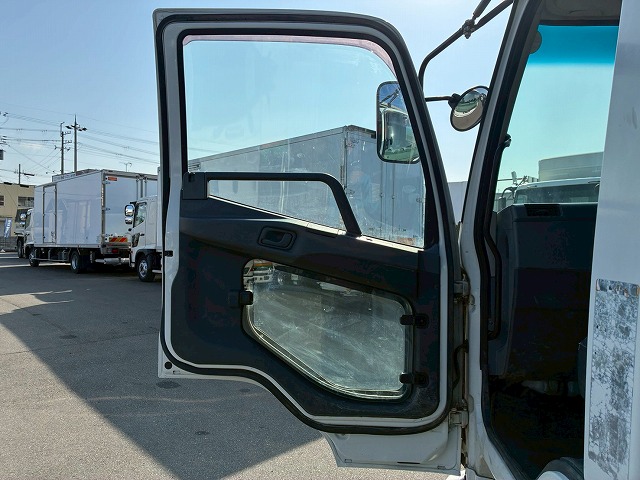 保証対象車両ベッドレスリアゲート観音扉220馬力|中古トラックの販売・買取・査定のアイナビ