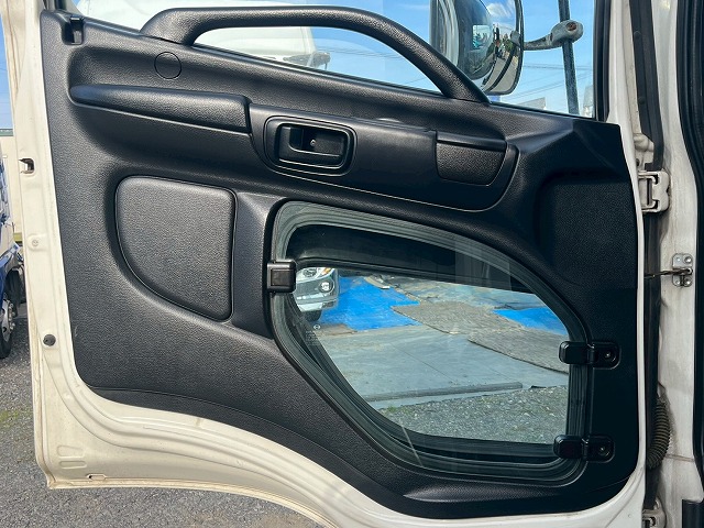 -30℃低温設定★格納式パワーゲート★フルワイド★後輪エアサス|中古トラックの販売・買取・査定のアイナビ