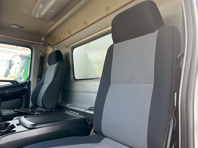 -30℃低温設定★格納式パワーゲート★フルワイド★後輪エアサス|中古トラックの販売・買取・査定のアイナビ