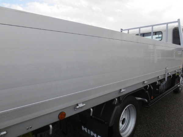 日野デュトロワイドロングアルミ平|中古トラックの販売・買取・査定のアイナビ