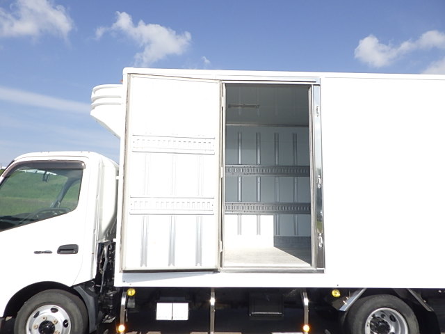 日野 平成25年式 冷凍バン スタンバイモータ付き|中古トラックの販売・買取・査定のアイナビ
