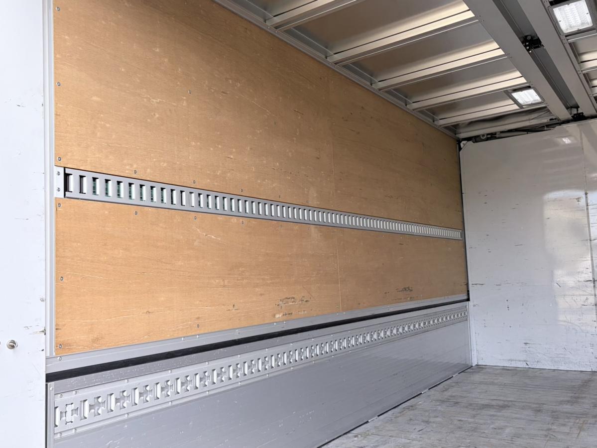 令和3年式2PG-XZU712Mワイドロング積載3.35tアルミウイング|中古トラックの販売・買取・査定のアイナビ