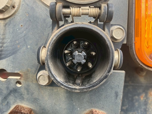 3軸2デフ★第五輪荷重:18トン★520馬力★ポールトレーラー兼用|中古トラックの販売・買取・査定のアイナビ