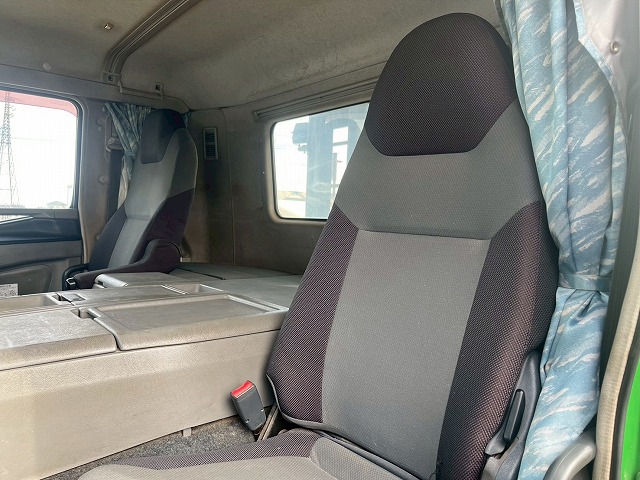 3軸2デフ★第五輪荷重:18トン★520馬力★ポールトレーラー兼用|中古トラックの販売・買取・査定のアイナビ