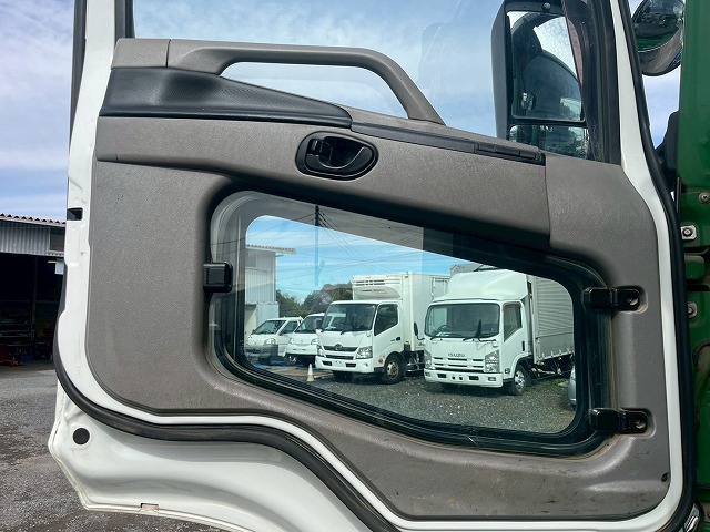 3軸2デフ★第五輪荷重:18トン★520馬力★ポールトレーラー兼用|中古トラックの販売・買取・査定のアイナビ