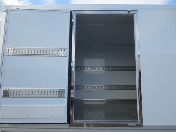 三菱ファイター冷蔵冷凍車ゲート付|中古トラックの販売・買取・査定のアイナビ