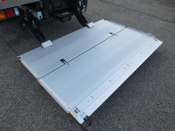 三菱ファイター冷蔵冷凍車ゲート付|中古トラックの販売・買取・査定のアイナビ