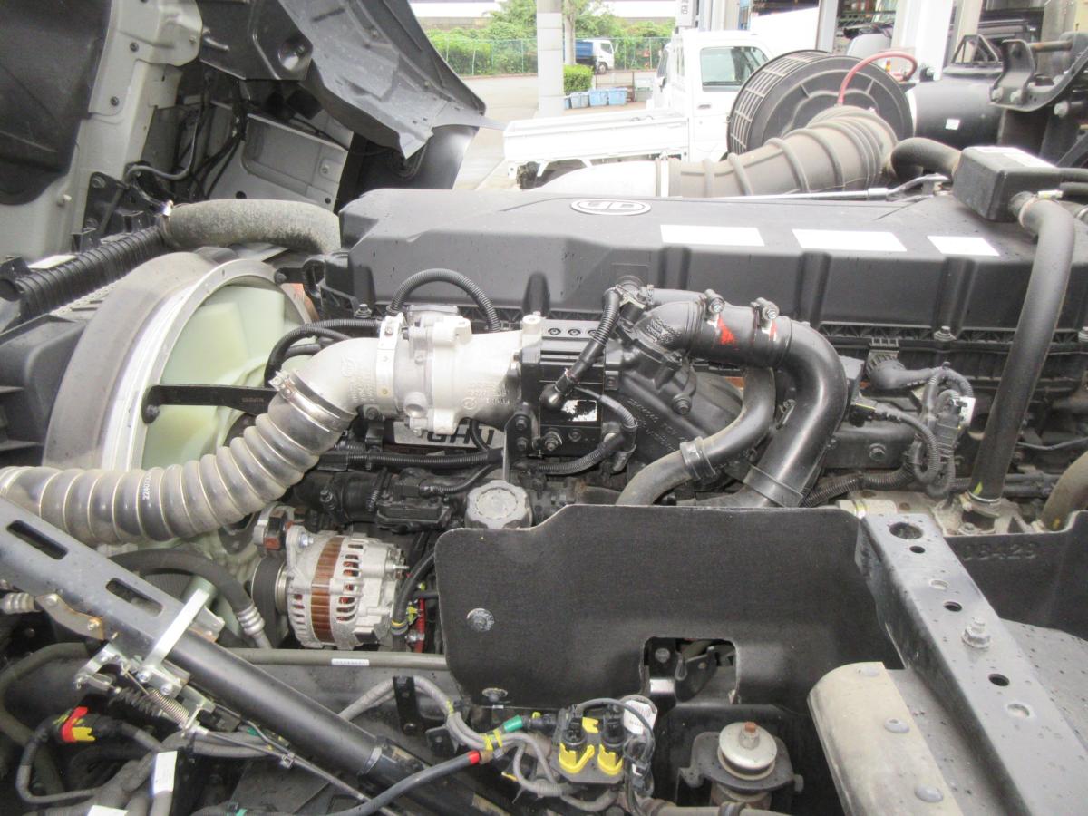 2RG低走行ハイルーフトラクタ|中古トラックの販売・買取・査定のアイナビ