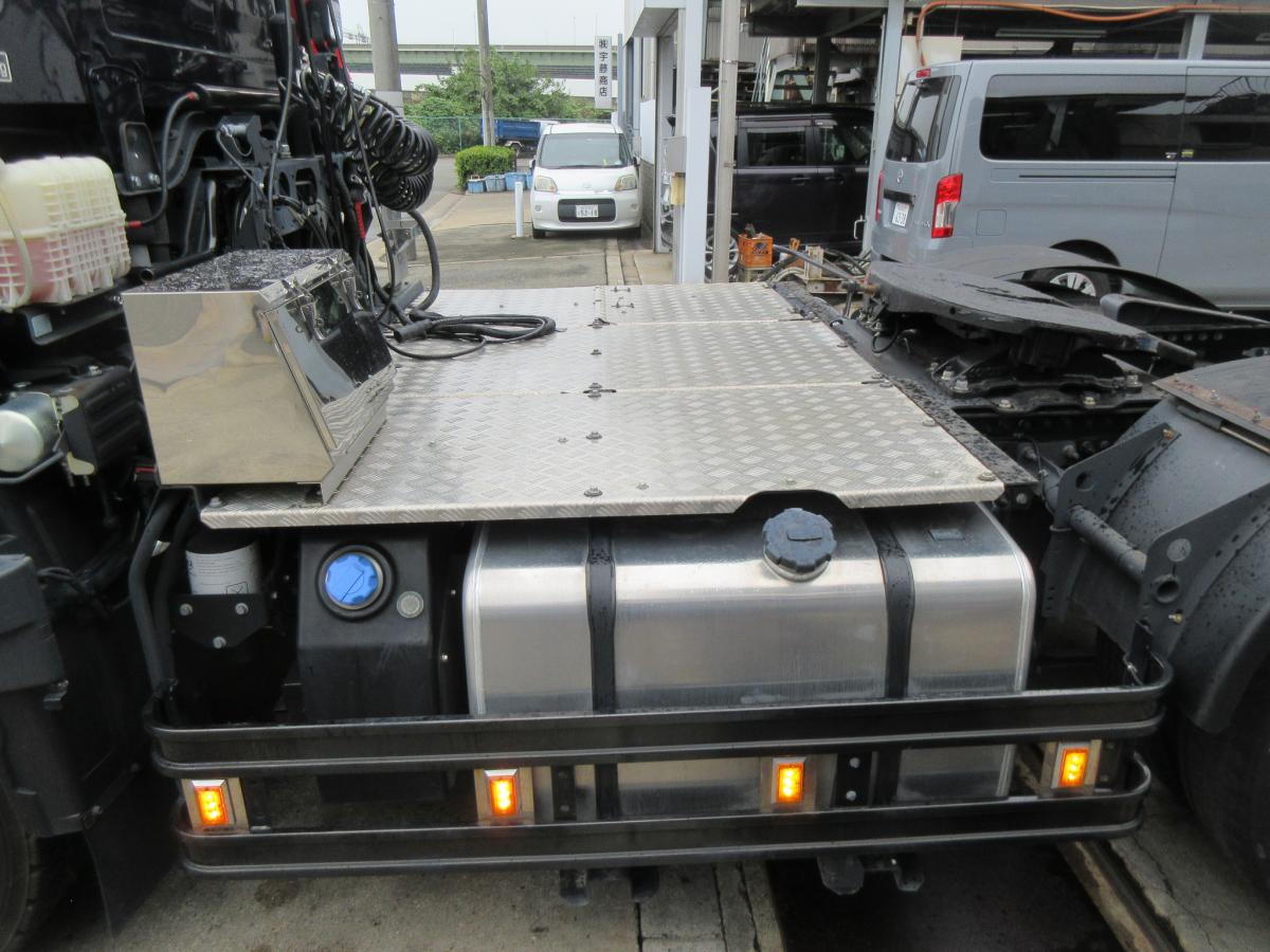 2RG低走行ハイルーフトラクタ|中古トラックの販売・買取・査定のアイナビ