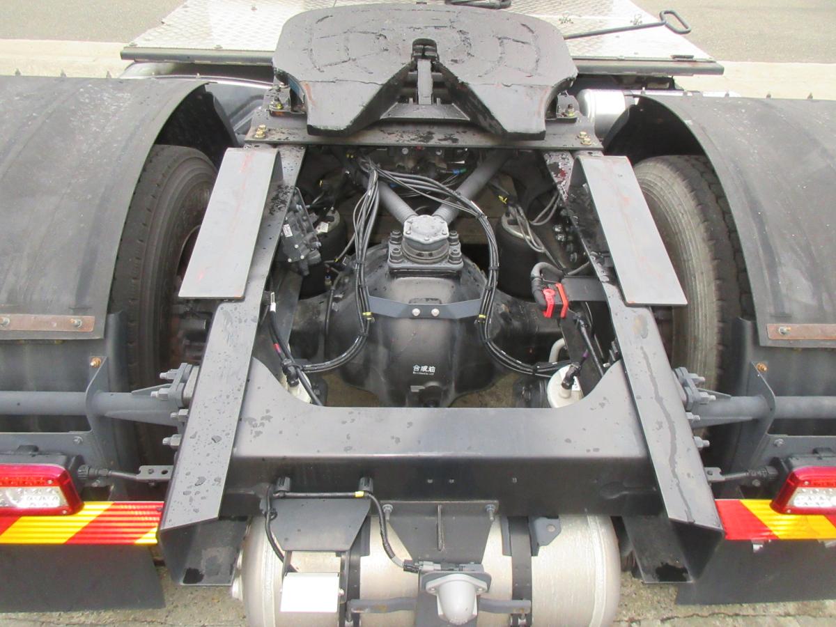 2RG低走行ハイルーフトラクタ|中古トラックの販売・買取・査定のアイナビ