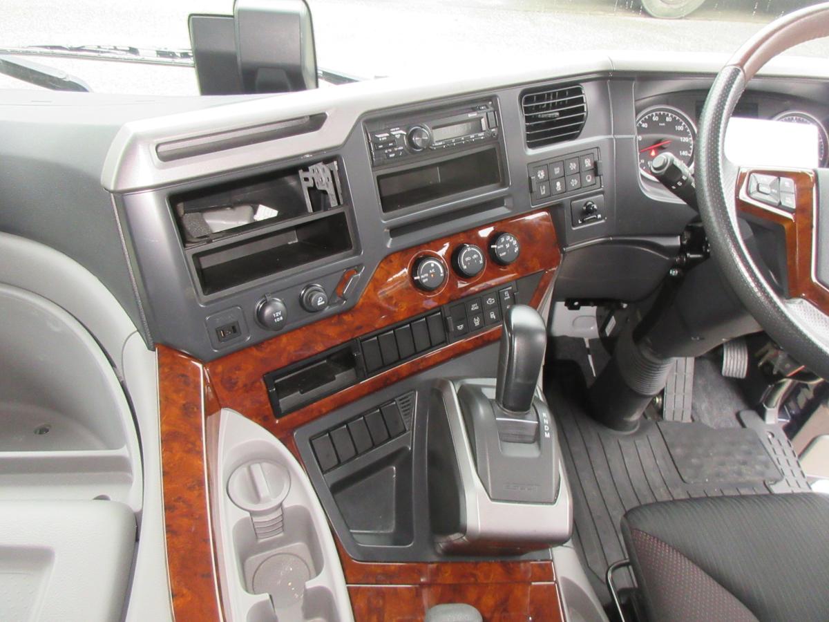 2RG低走行ハイルーフトラクタ|中古トラックの販売・買取・査定のアイナビ