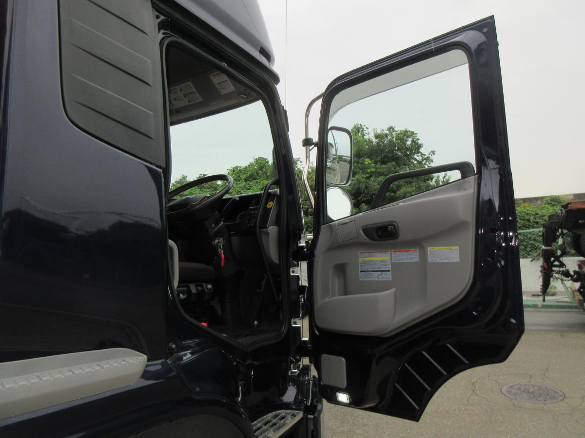 2RG低走行ハイルーフトラクタ|中古トラックの販売・買取・査定のアイナビ