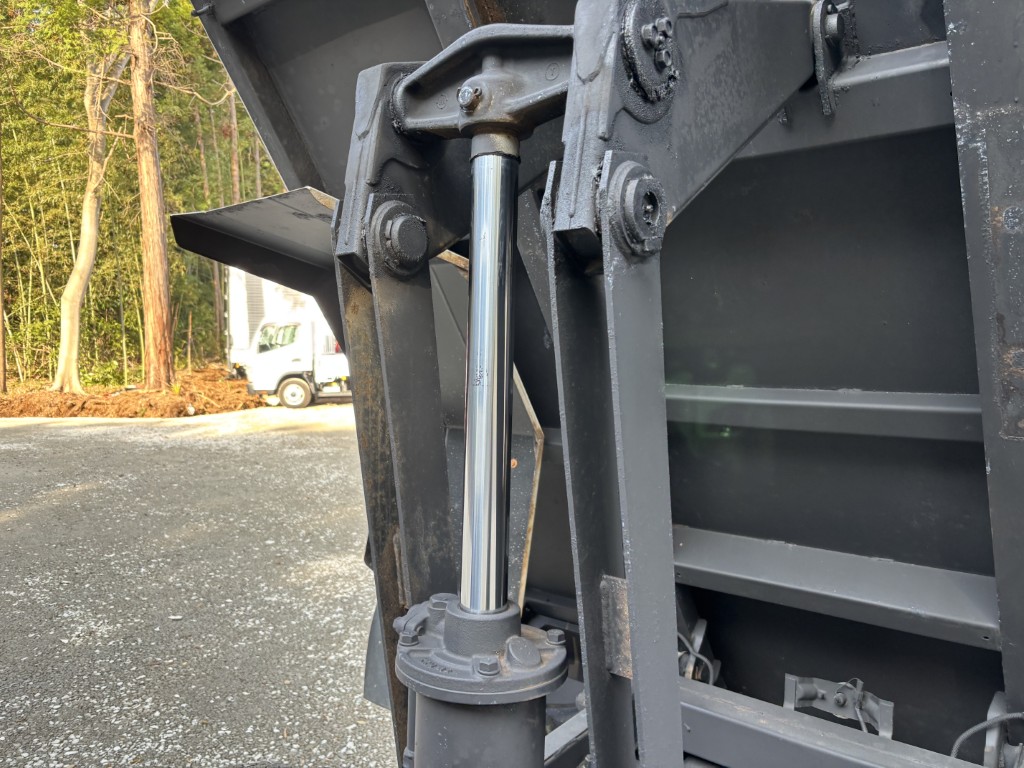 強化ダンプ 新明和 DR4-003SY|中古トラックの販売・買取・査定のアイナビ