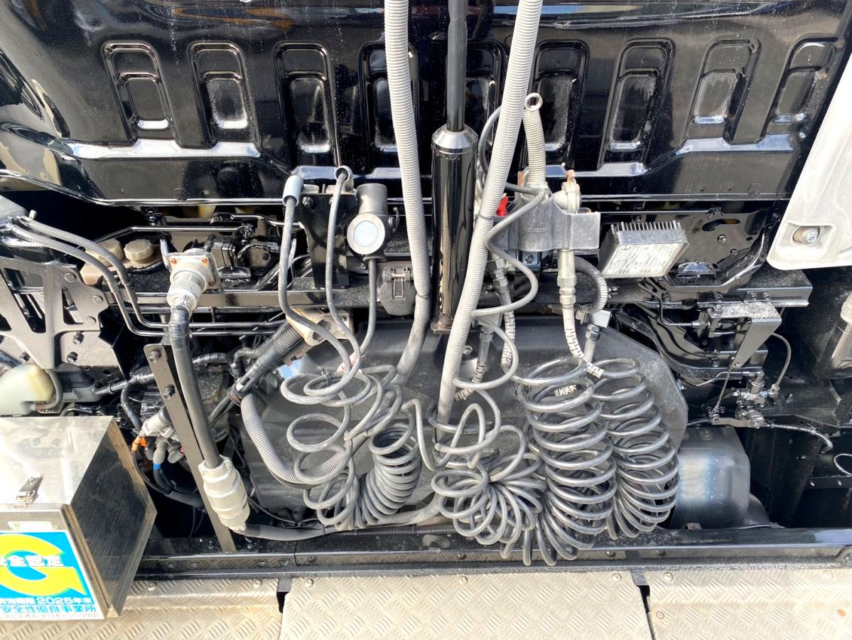 平成29年いすゞギガトラクタヘッドハイルーフQKG-EXD52BD|中古トラックの販売・買取・査定のアイナビ