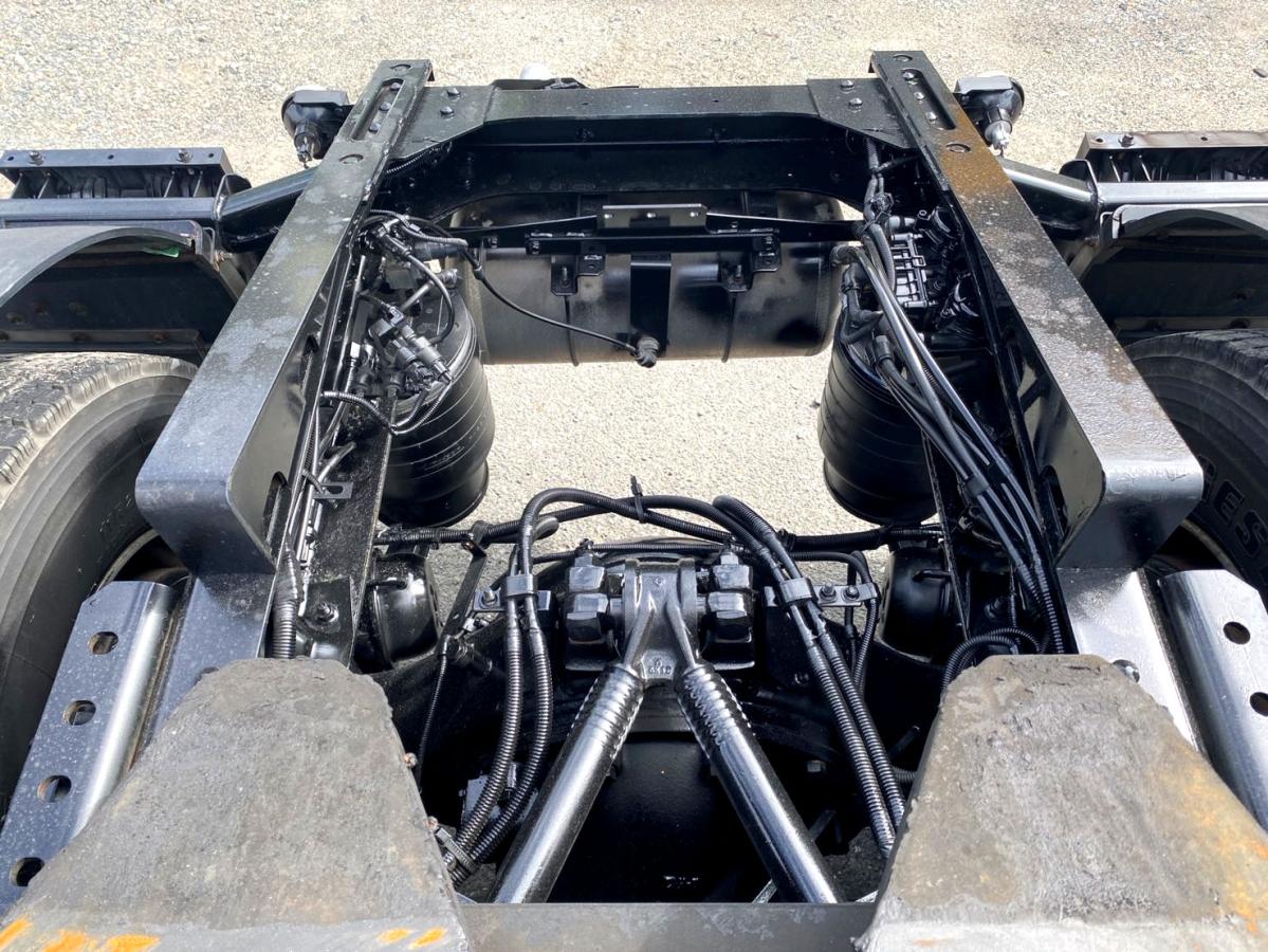 平成29年いすゞギガトラクタヘッドハイルーフQKG-EXD52BD|中古トラックの販売・買取・査定のアイナビ