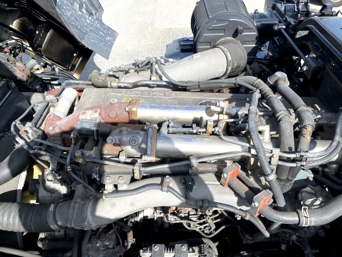 平成29年いすゞギガトラクタヘッドハイルーフQKG-EXD52BD|中古トラックの販売・買取・査定のアイナビ